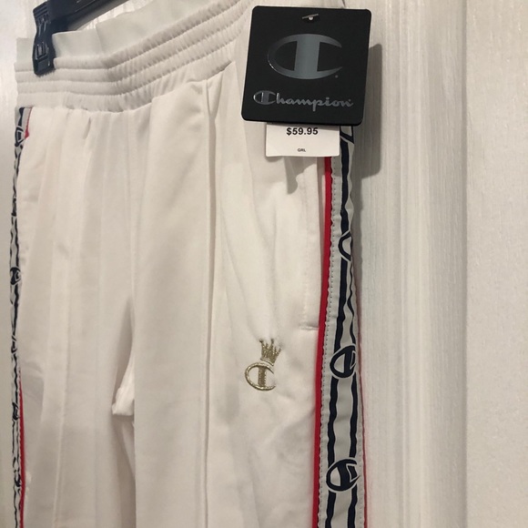 Champion - Picture 3 of 4